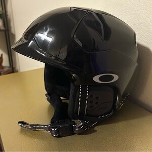 Oakley MOD5 Black Ski Helmet with MIPS Size Small
